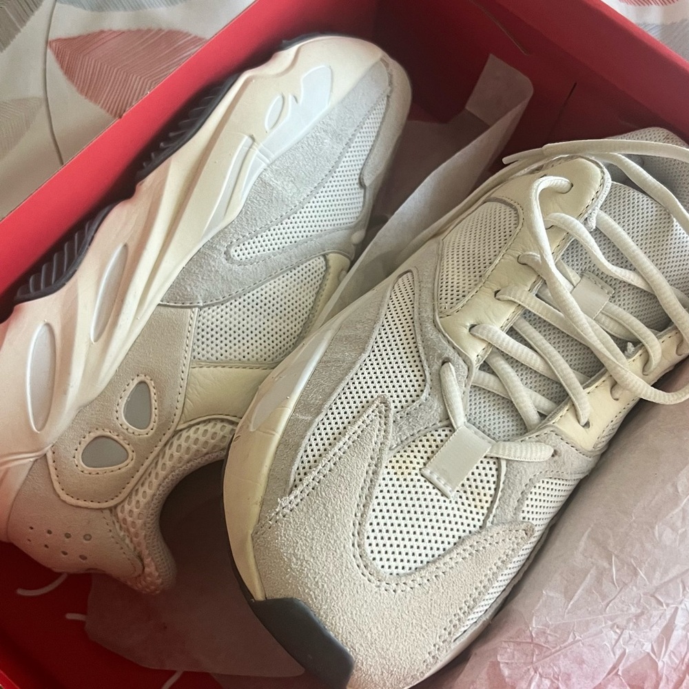 Yeezy 700 white boost *AUTHENTIC
